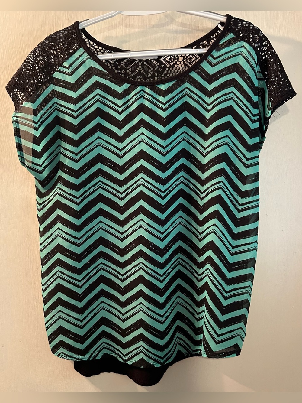 Claudia Richard Black & Teal Chevron Lace-Shoulder Top Size L